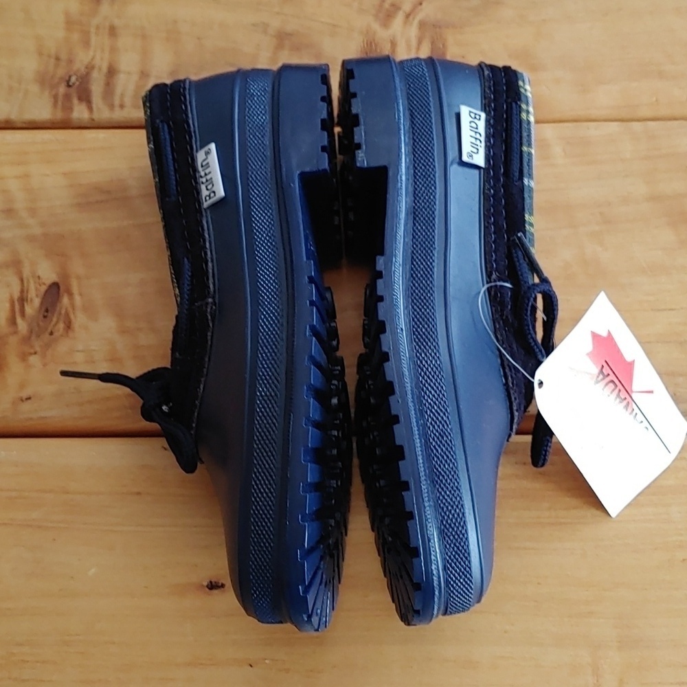 🇨🇦NWT Boys Baffin Navy Waterproof Duck Shoe Youth Size 1 - Picture 2 of 15
